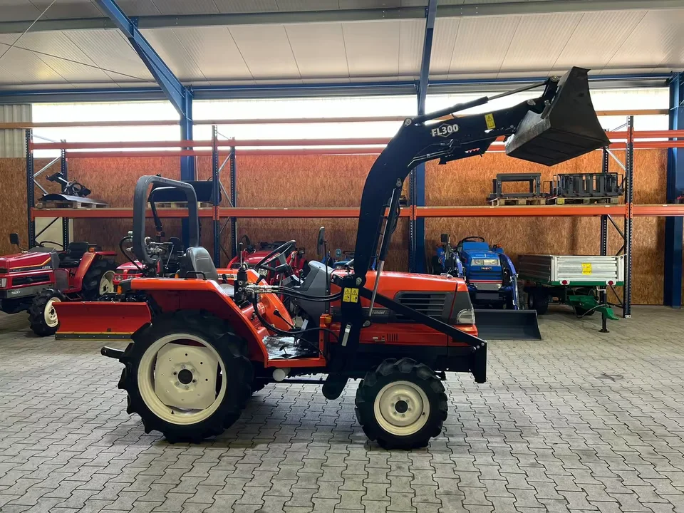 Kleintraktor Kubota GL200 von der Seite