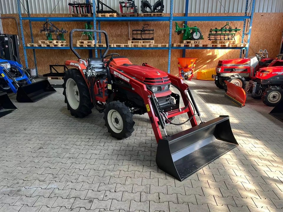 Kleintraktor Mitsubishi MT271