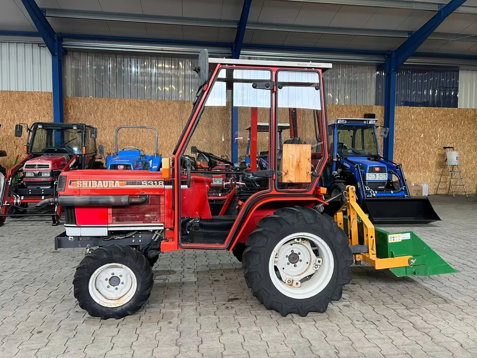 Kleintraktor Shibaura S318 von der Seite