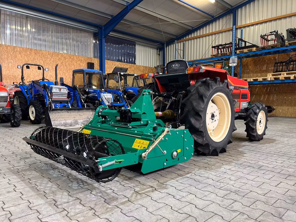 Kleintraktor YANMAR F255 mit Umkehrfräse von hinten