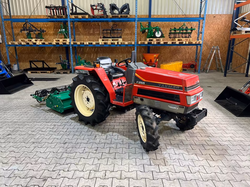 Kleintraktor YANMAR F255 mit Umkehrfräse