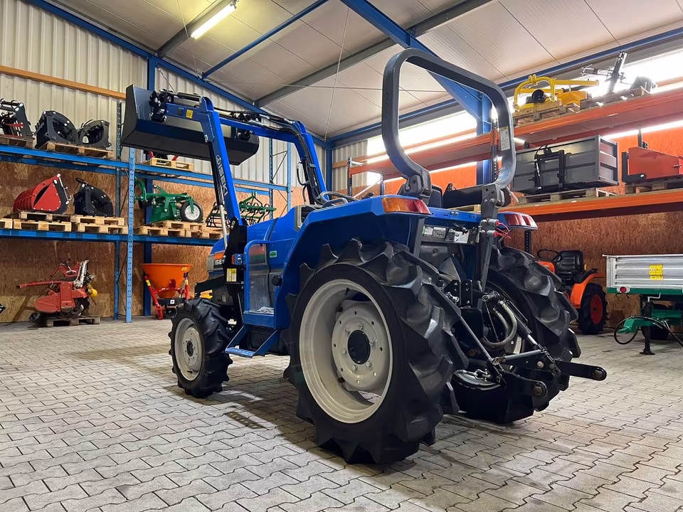 Kleintraktor Iseki Geas253 von hinten