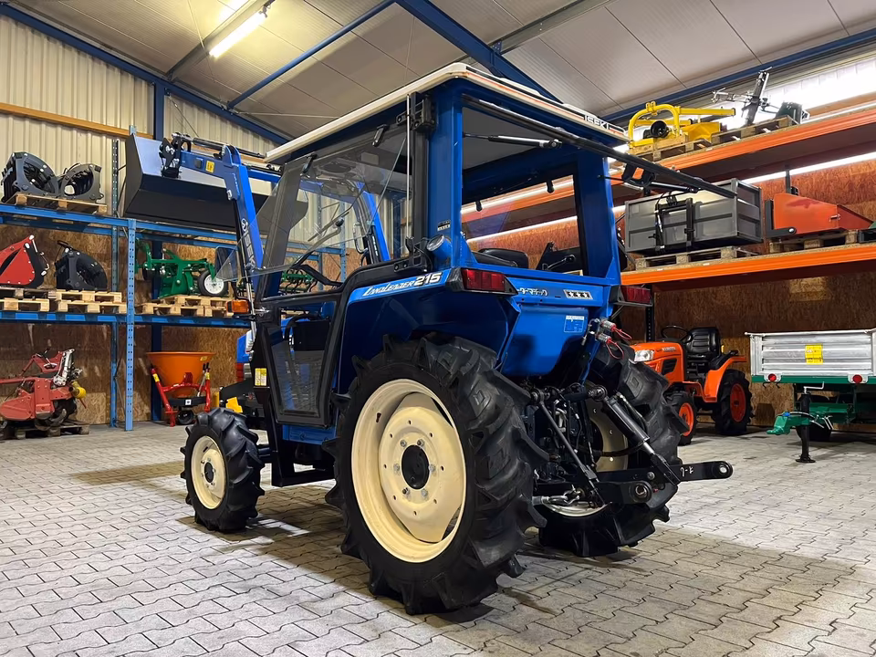 Kleintraktor Iseki TA215 von hinten