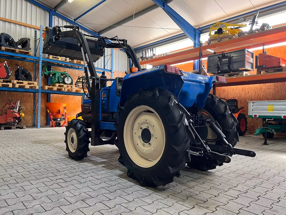 Kleintraktor Iseki TA230 vin hinten