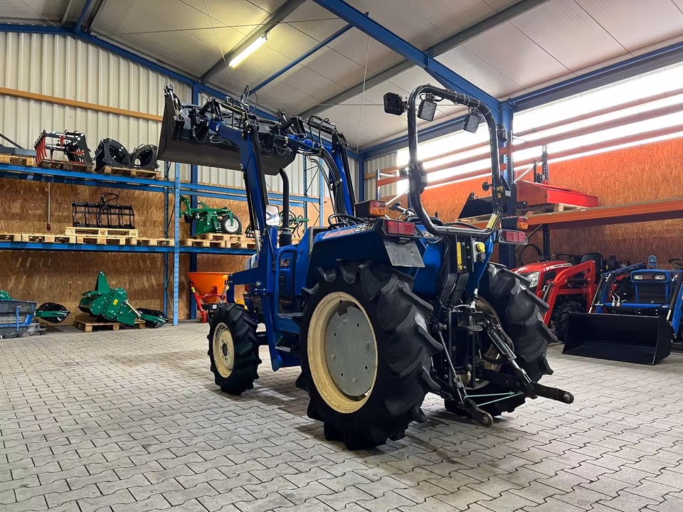 Kleintraktor Iseki TA250 von hinten