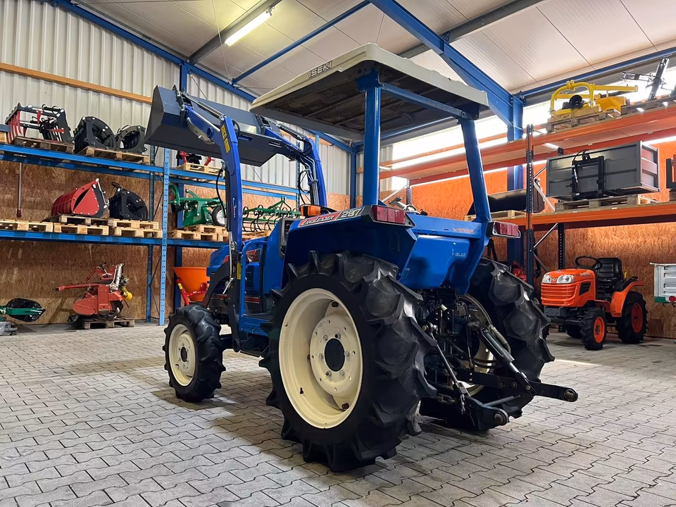 Kleintraktor Iseki TA267 von hinten