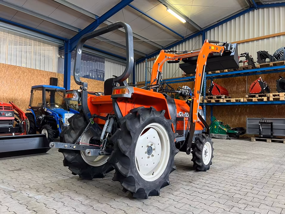 Kleintraktor Kubota GL23 von hinten