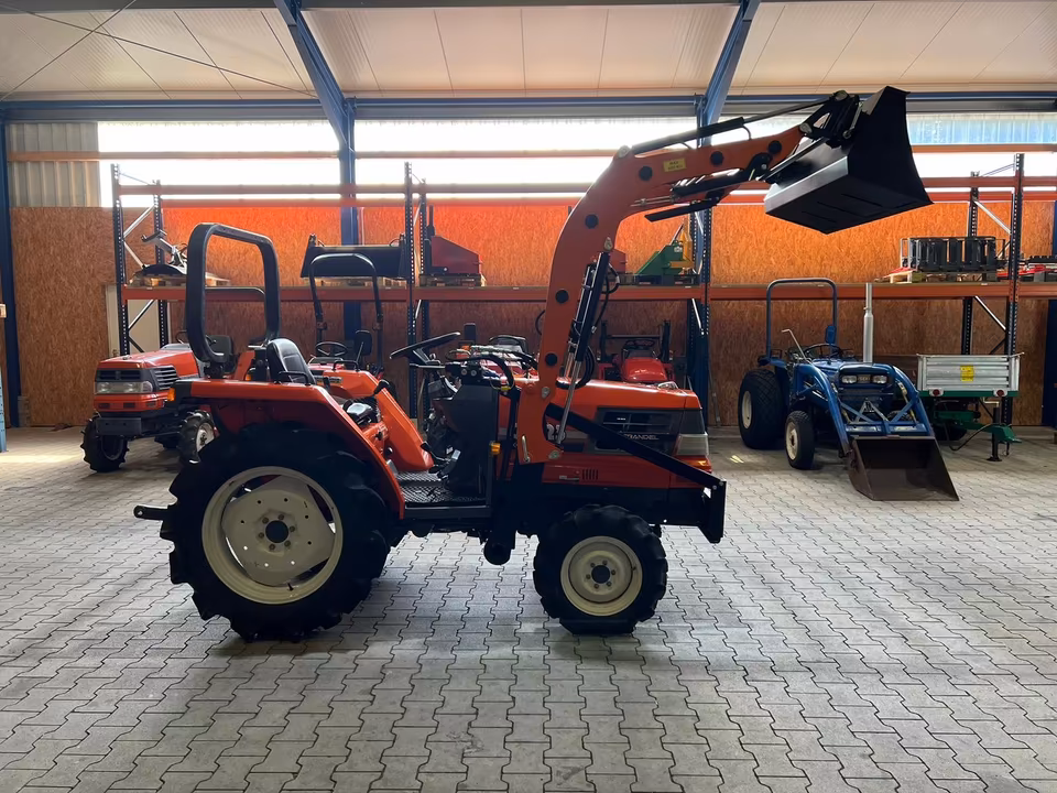 Kleintraktor Kubota GL23 von der Seite