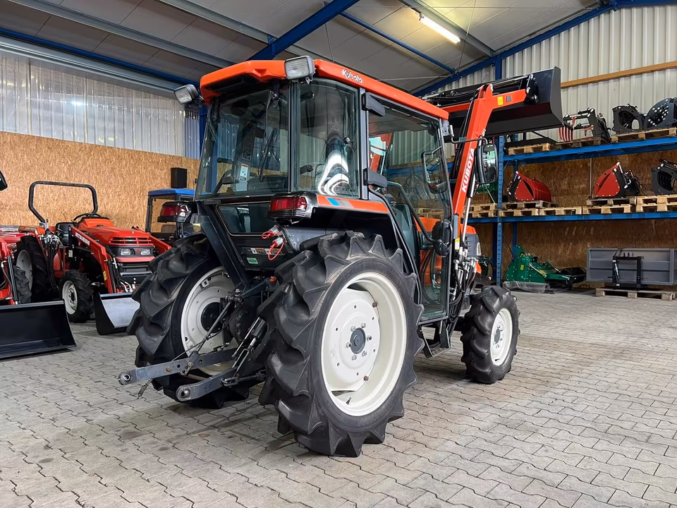 Kleintraktor Kubota GL281 von hinten