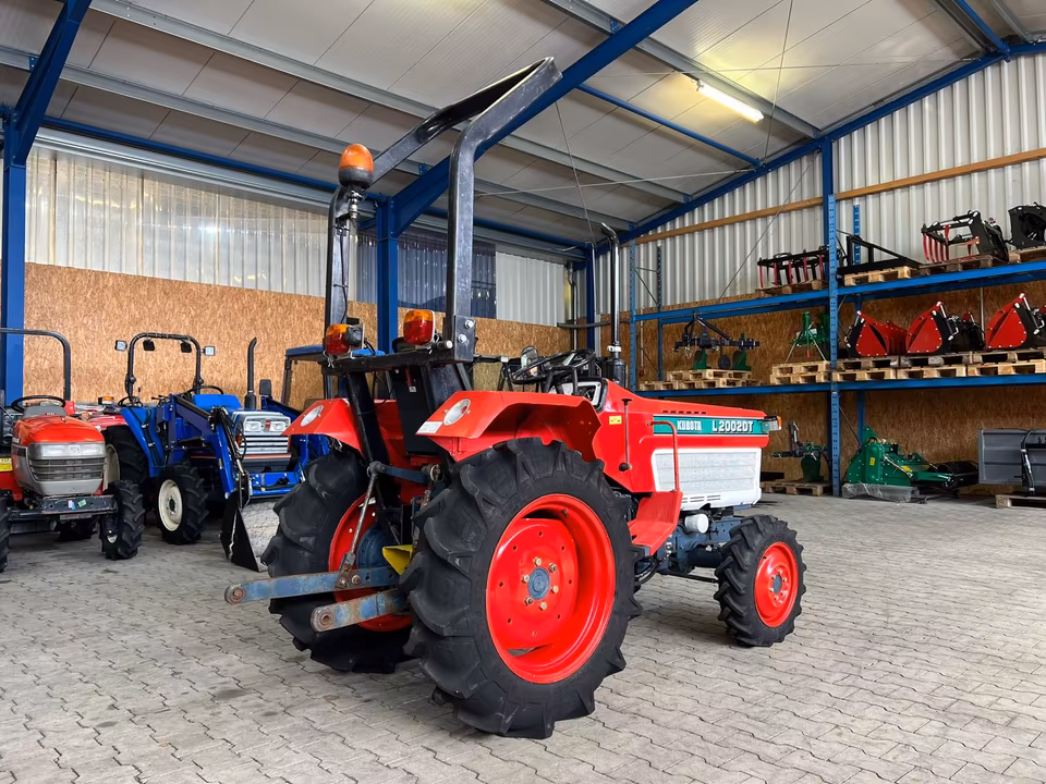 Kleintraktor Kubota L2002 von hinten
