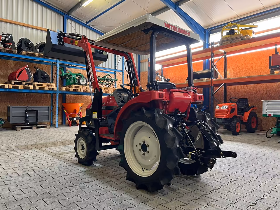Kleintraktor Mitsubishi MT190 von hinten