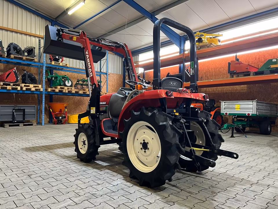 Kleintraktor Yanmar AF118 von hinten