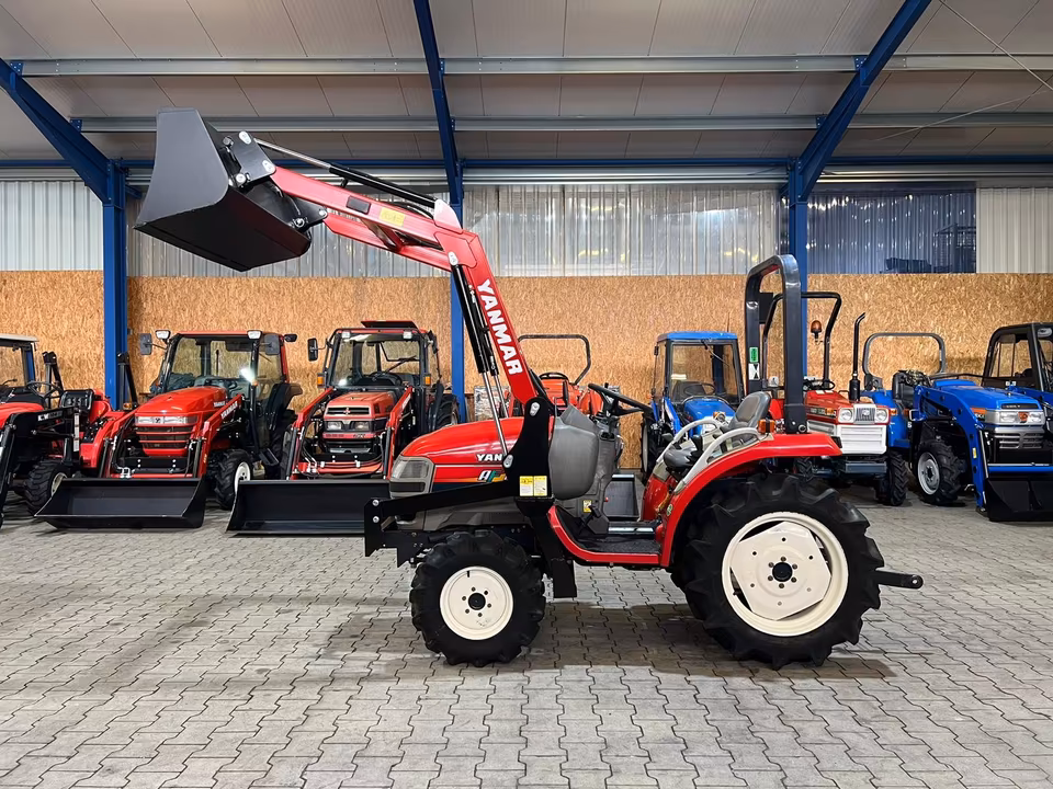 Kleintraktor Yanmar AF118 von der Seite