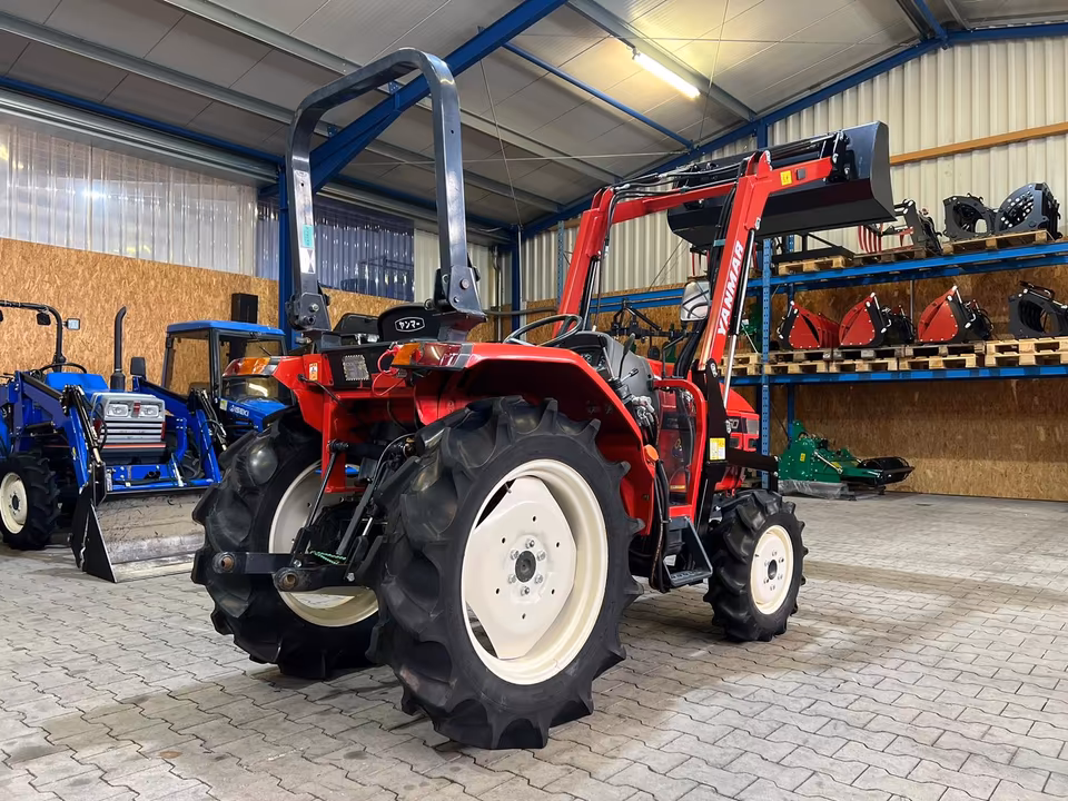 Kleintraktor Yanmar AF250 von hinten