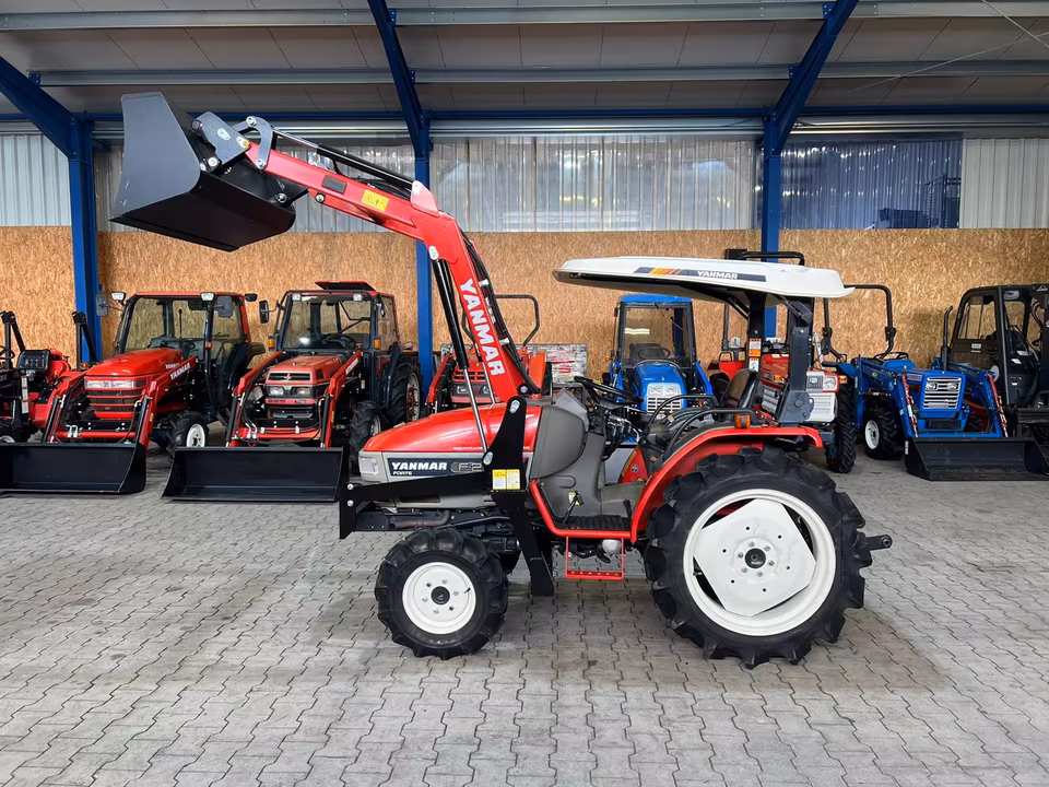 Kleintraktor Yanmar F210 von der Seite