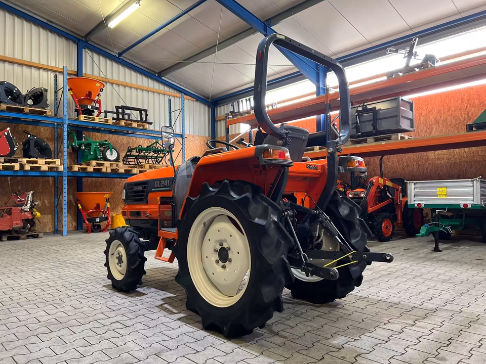 Kleintraktor Kubota GL241 von hinten
