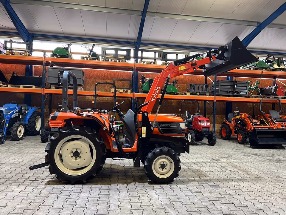 Kleintraktor Kubota GT21 von der Seite