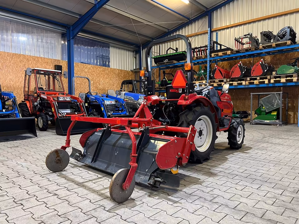Kleintraktor Mitsubishi GF170 von hinten