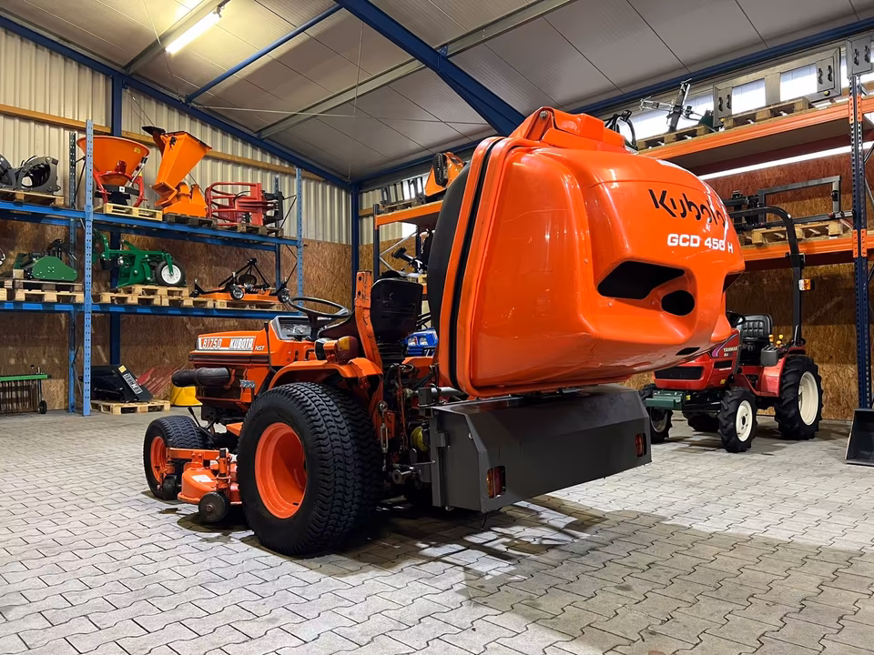 Kleintraktor Kubota B1750 von hinten