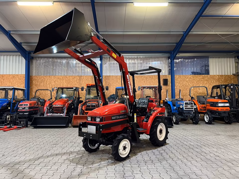 Kleintraktor Mitsubishi MT200