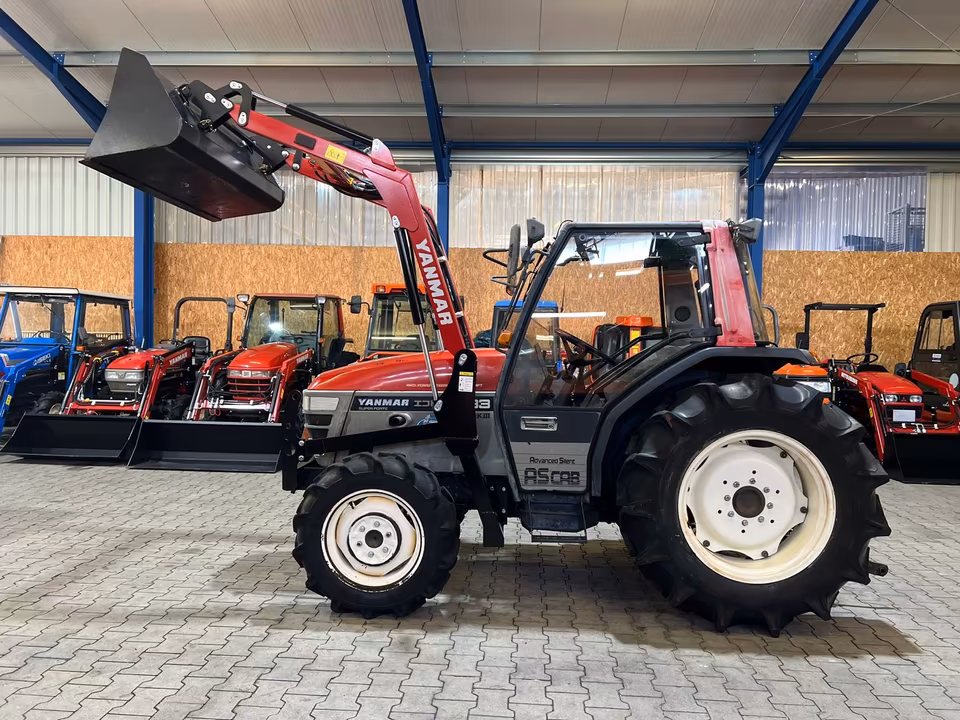 Kleintraktor Yanmar AF33 von der Seite