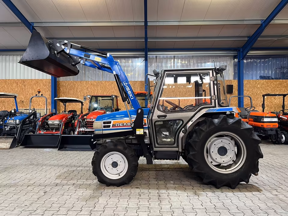 Kleintraktor Iseki Geas33 von der Seite