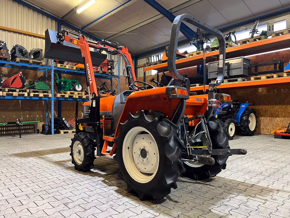 Kleintraktor Kubota GL220 von hinten