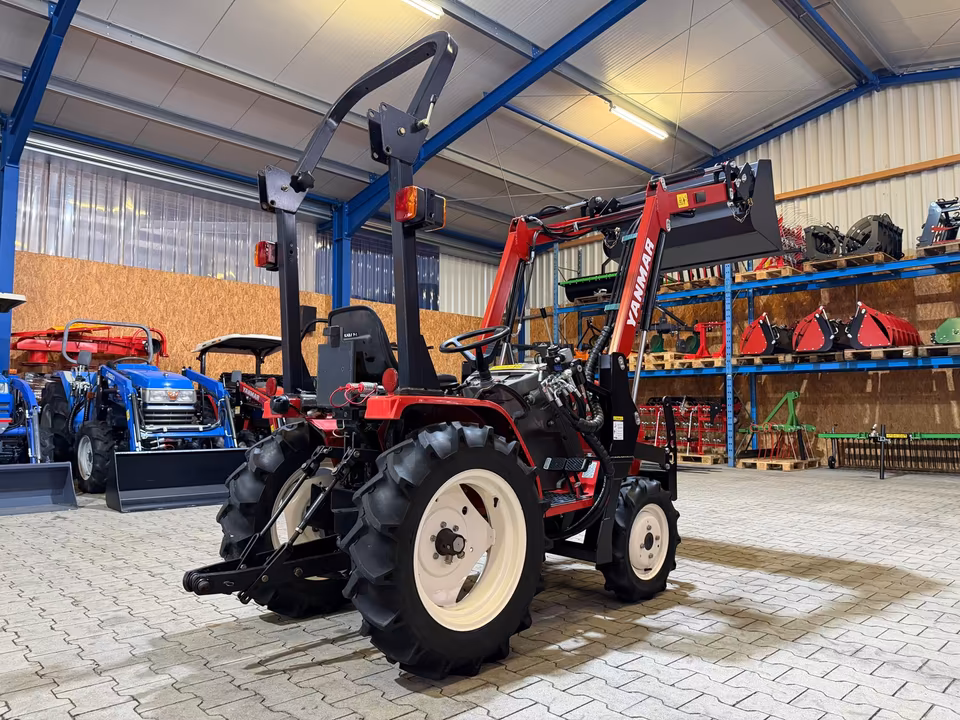 Kleintraktor Yanmar KE160 von hinten