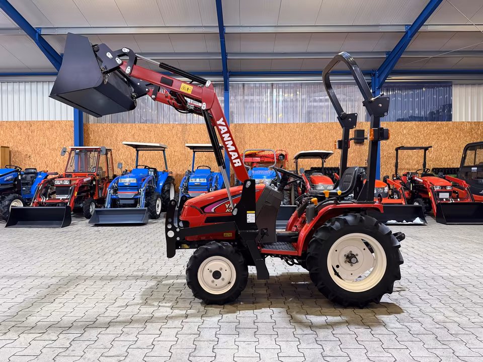 Kleintraktor Yanmar KE160 von der Seite