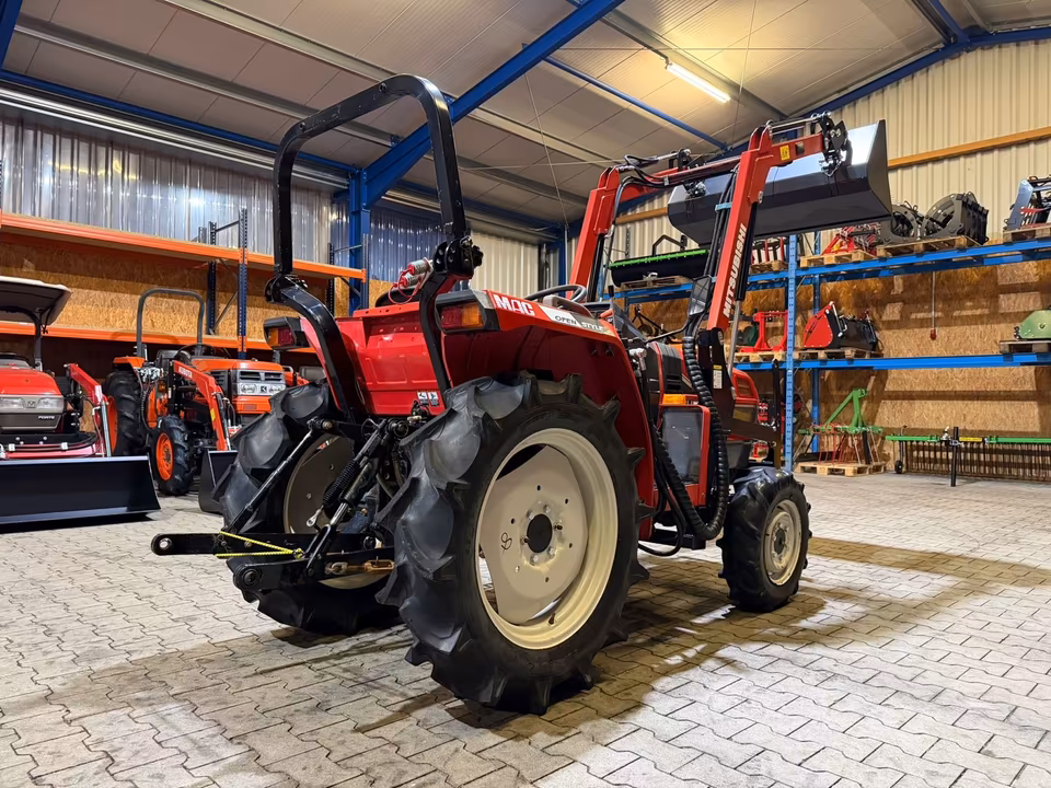 Kleintraktor Mitsubishi MT246 von hinten