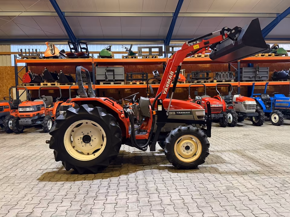 Kleintraktor Yanmar AF33 von der Seite