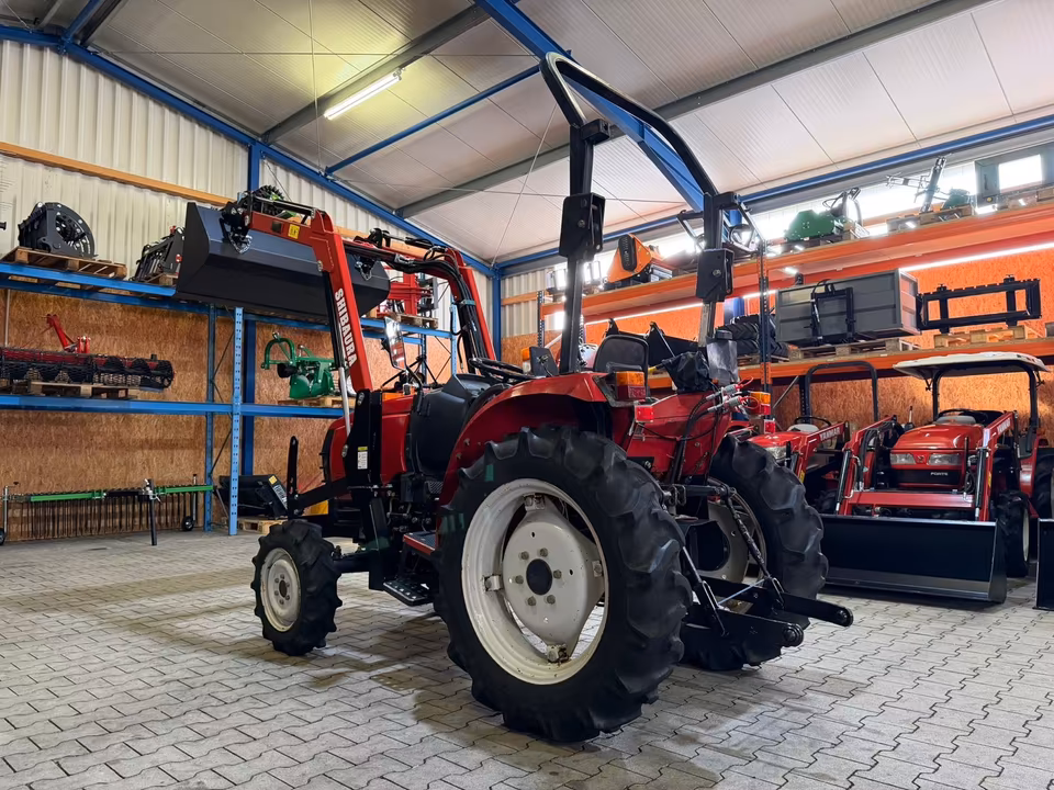Kleintraktor Shibaura ST333 von hinten