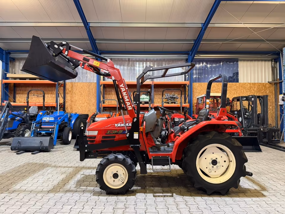Kleintraktor Yanmar AF324 von der Seite