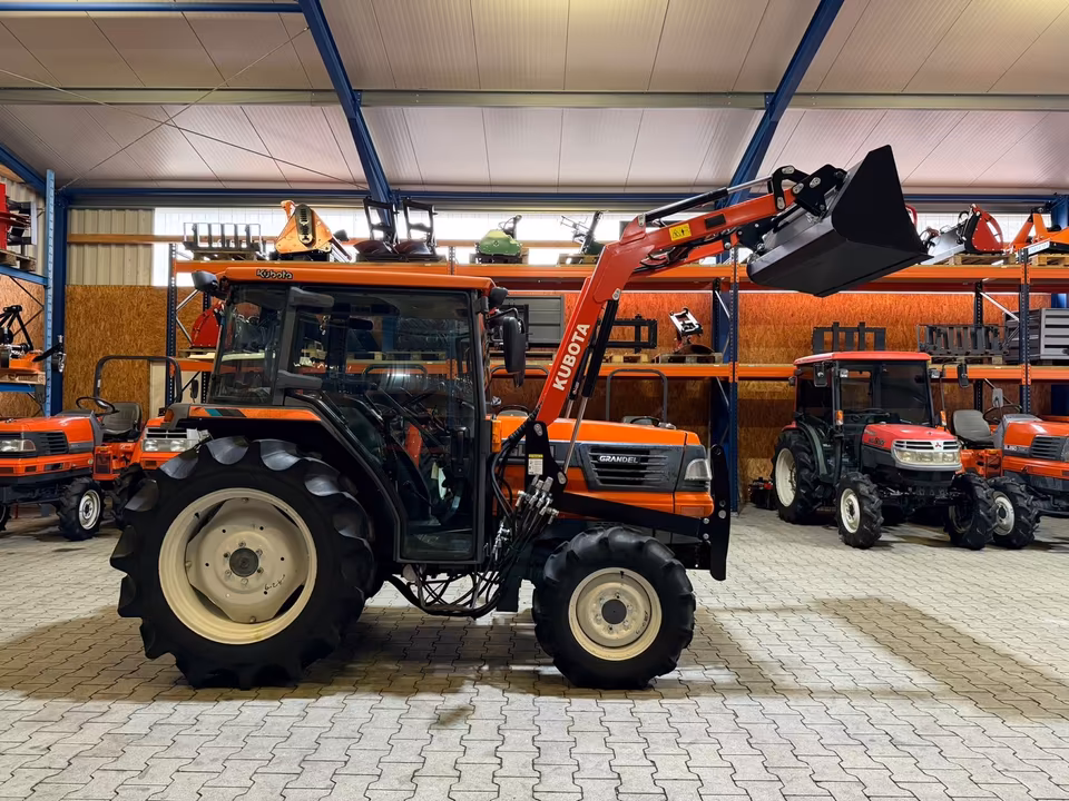 Kleintraktor Kubota GL301 von der Seite