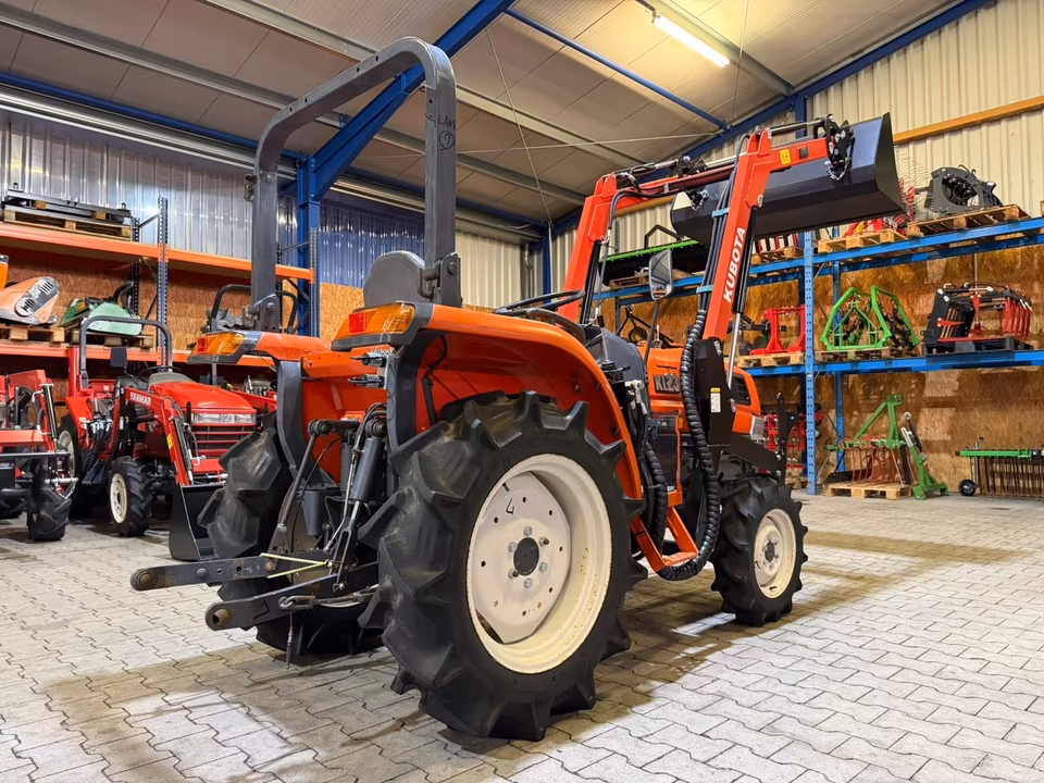Kleintraktor Kubota KL23 von hinten