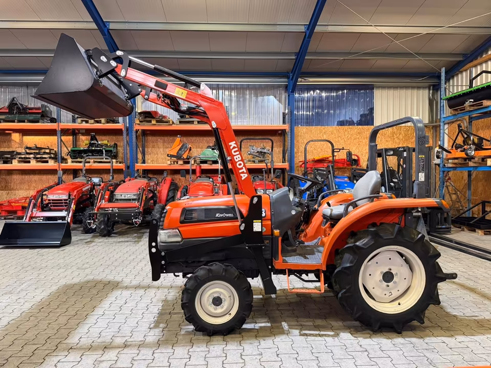Kleintraktor Kubota KL23 von der Seite