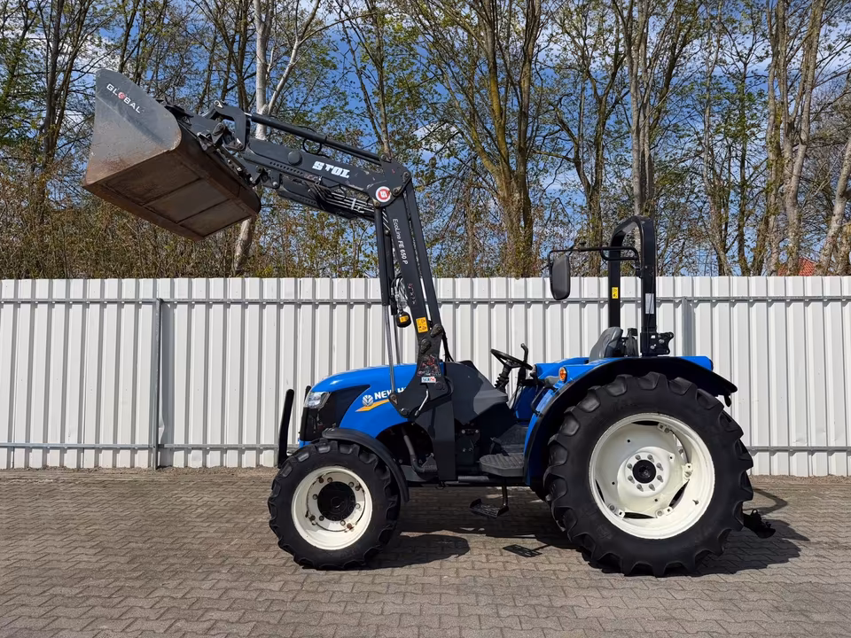 Kleintraktor New Holland TD 3.50 von der Seite