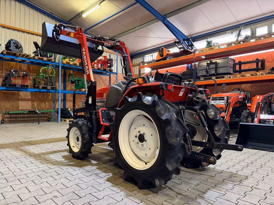 Kleintraktor Yanmar F220 von hinten