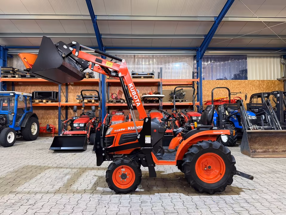 Kleintraktor Kubota B1820 von der Seite