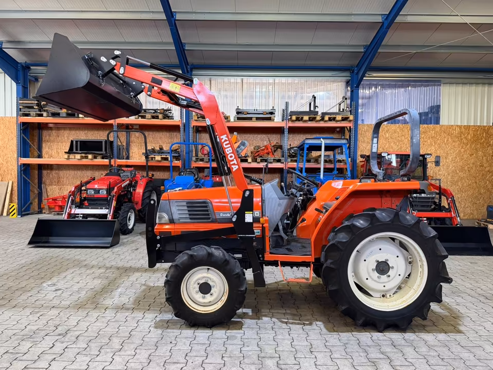 Kleintraktor Kubota GL280 von der Seite
