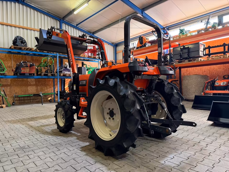 Kleintraktor Kubota GL26 von hinten