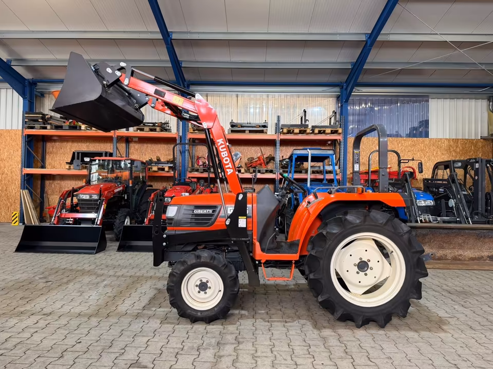 Kleintraktor Kubota GL26 von der Seite