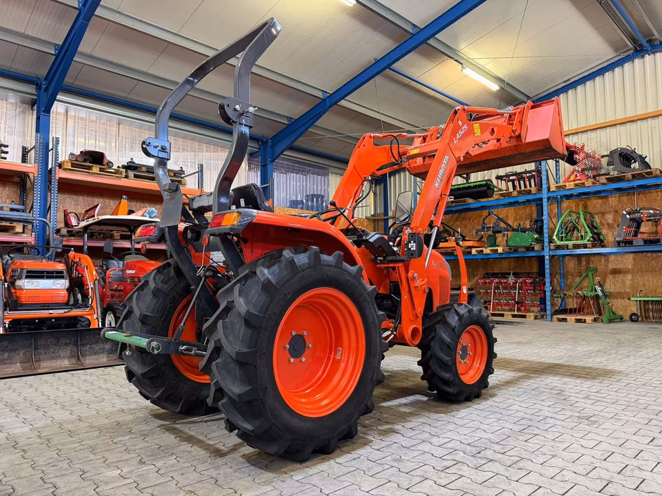 Kleintraktor Kubota L1361 von hinten