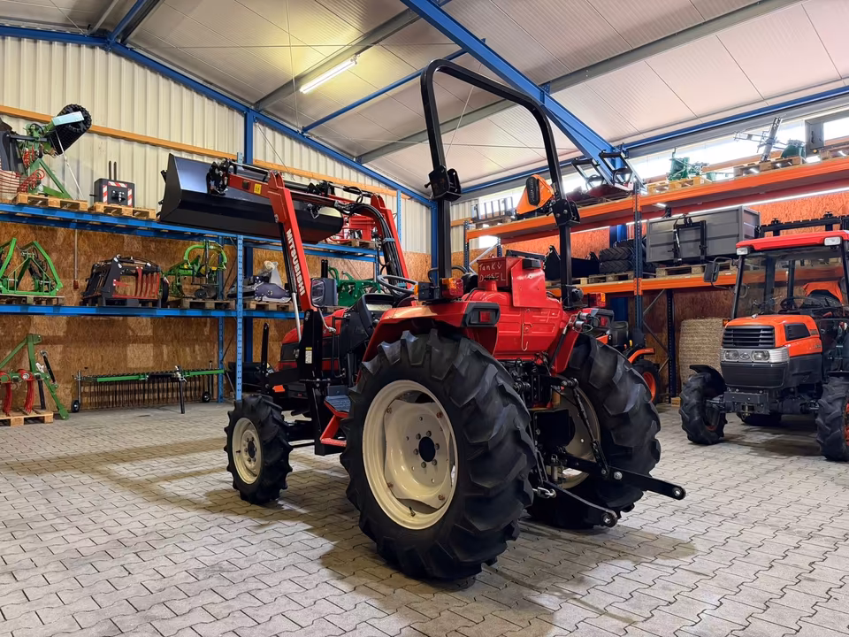 Kleintraktor Mitsubishi MT3000 von hinten
