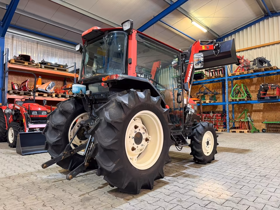 Kleintraktor Yanmar US334 von hinten