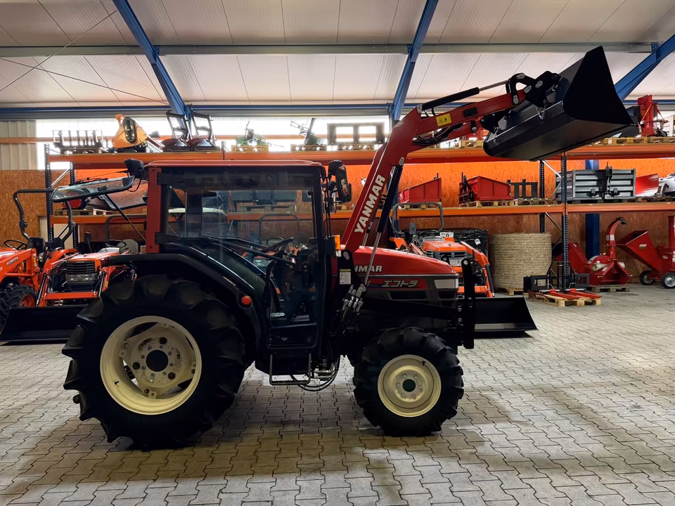 Kleintraktor Yanmar US334 von der Seite