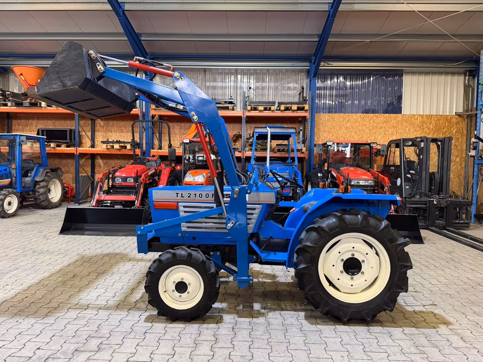 Kleintraktor Iseki TL2100 von der Seite