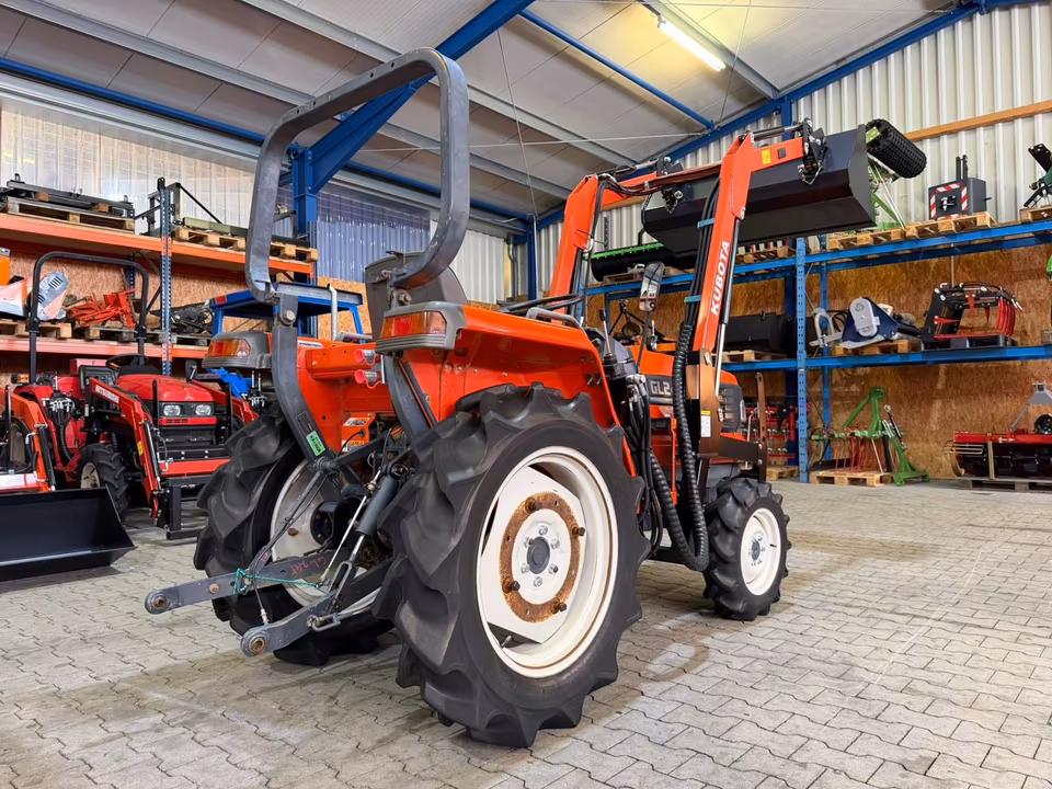 Kleintraktor Kubota GL241 von hinten