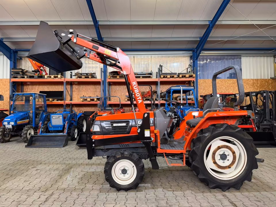 Kleintraktor Kubota GL241 von der Seite