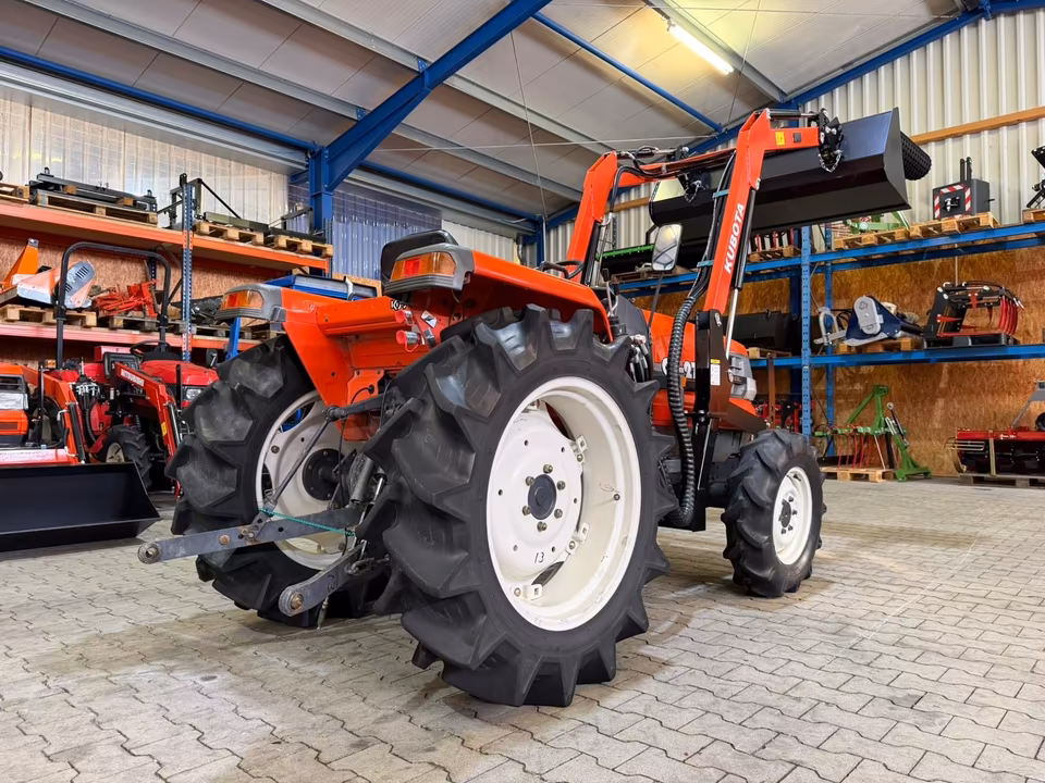 Kleintraktor Kubota GL27 von hinten